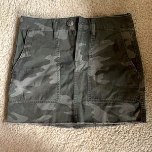 Aeropostale cam skirt-- size triple 0